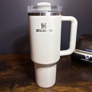 Stanley 40 oz FlowState Quencher Hearth & Hand w/Magnolia Sour Cream no Straw